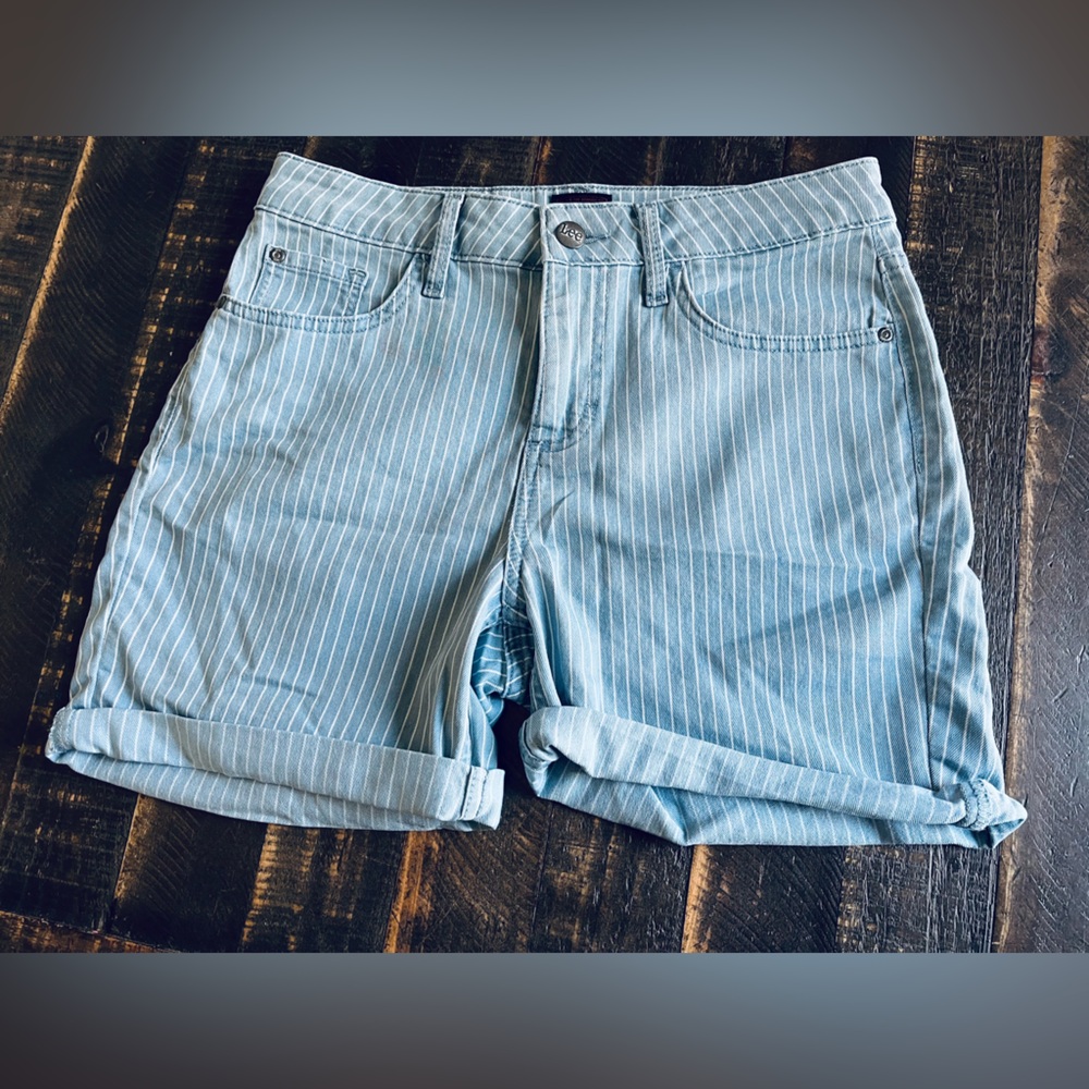 Lee Light Blue Pinstripe Rolled-Hem Women’s Shorts